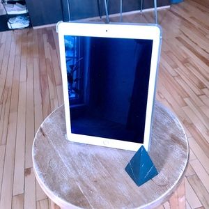 Shungite Pyramid EMF Protection Stone 1.75x1.75x3.25"